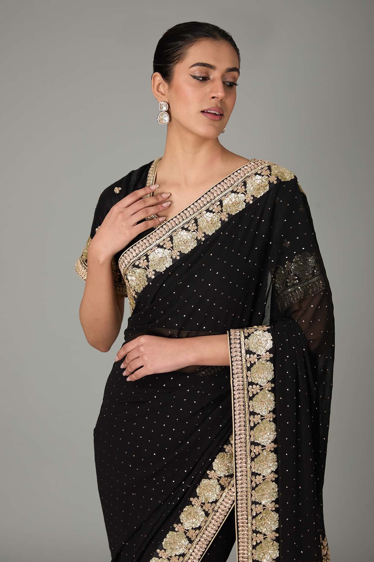 Beautiful Bold Black Saree thumbnail 4