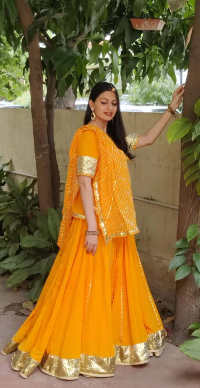 Yellow Rajputi Poshak - 80 Kali Lehenga thumbnail 2