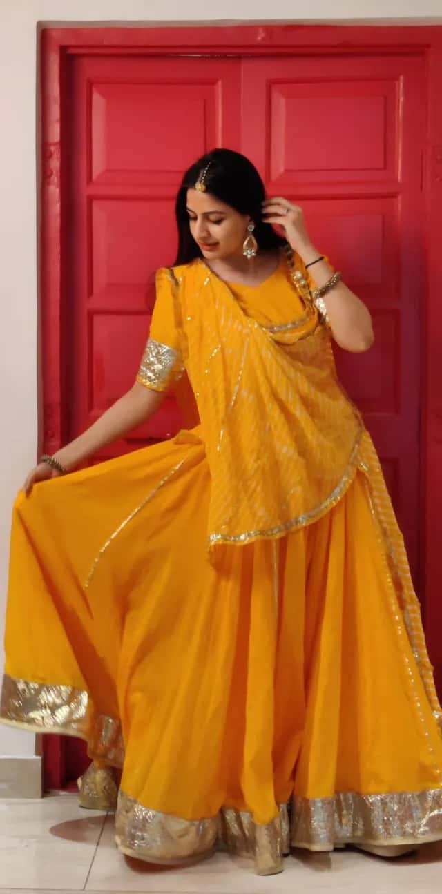 Yellow Rajputi Poshak - 80 Kali Lehenga thumbnail 4
